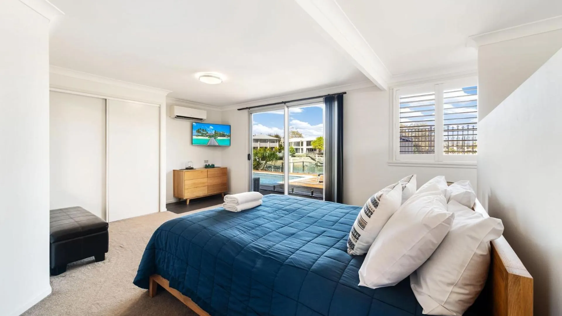 Dom wakacyjny 4 Bedroom Home On Canal Mooloolaba