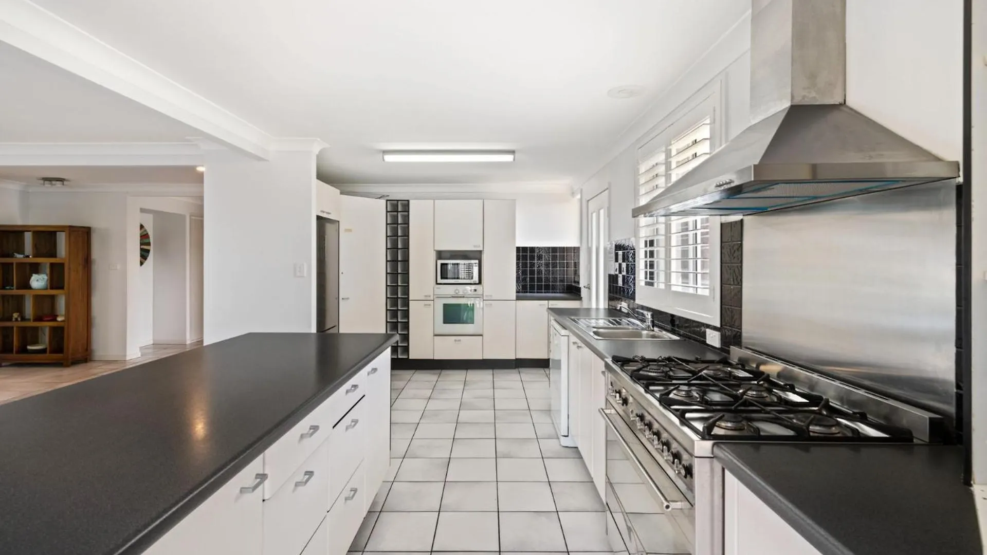 Dom wakacyjny 4 Bedroom Home On Canal Mooloolaba