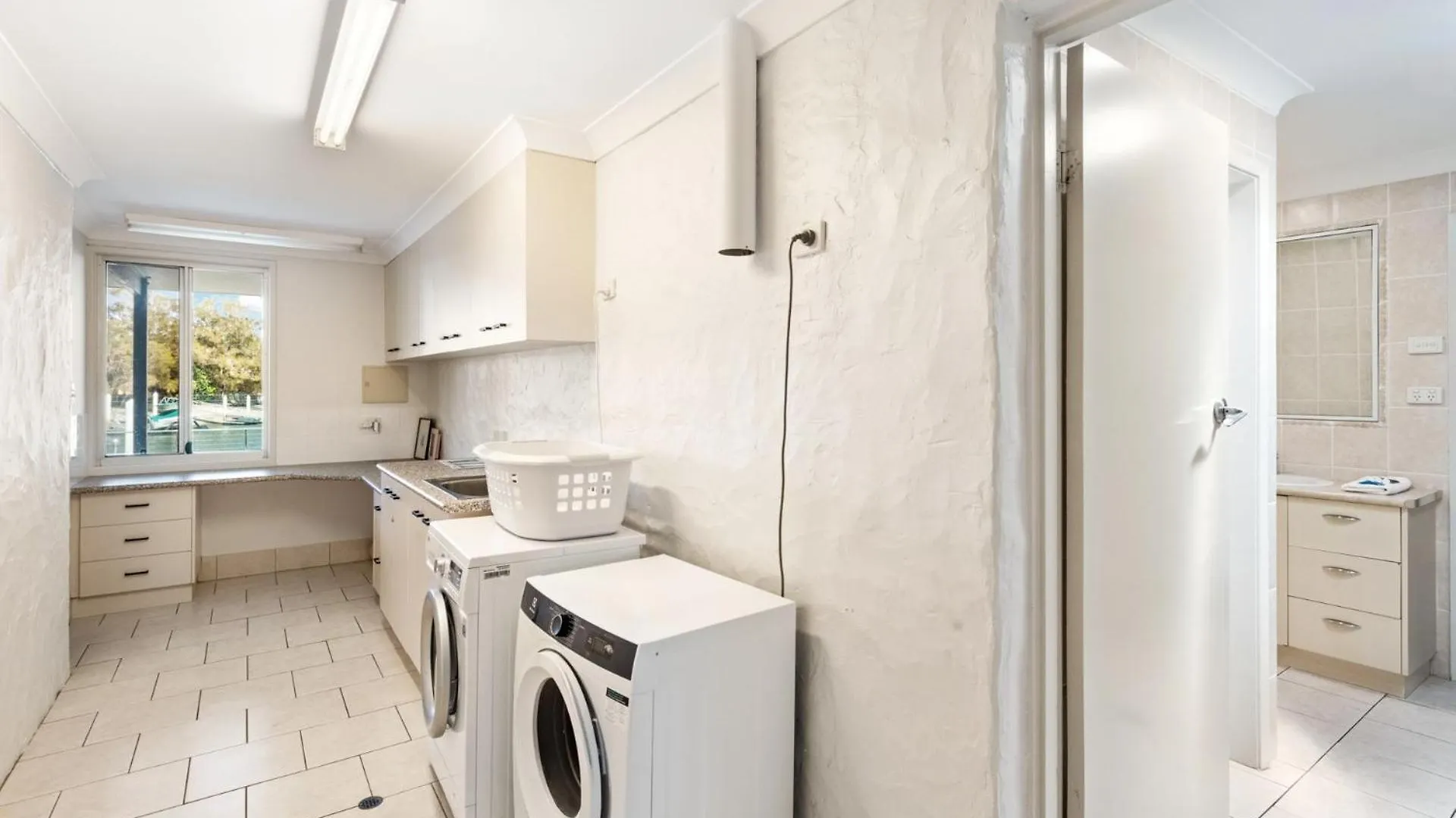 Dom wakacyjny 4 Bedroom Home On Canal Mooloolaba Australia
