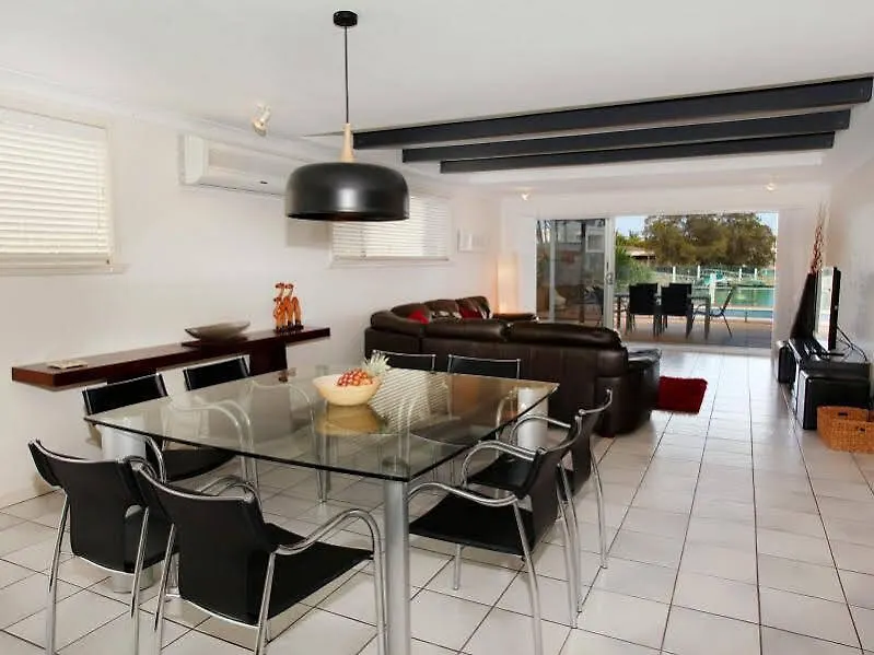 4 Bedroom Home On Canal Mooloolaba